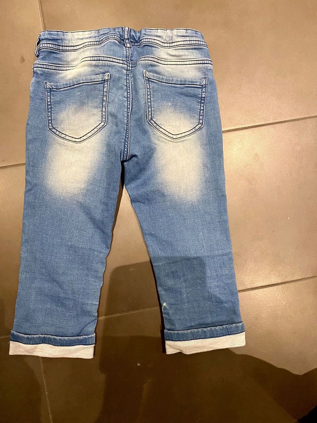 C&A Pantaloni: Coole Jeans 3/4 Länge Grösse 146 – Usato da Fehraltorf venduto da Marlene4