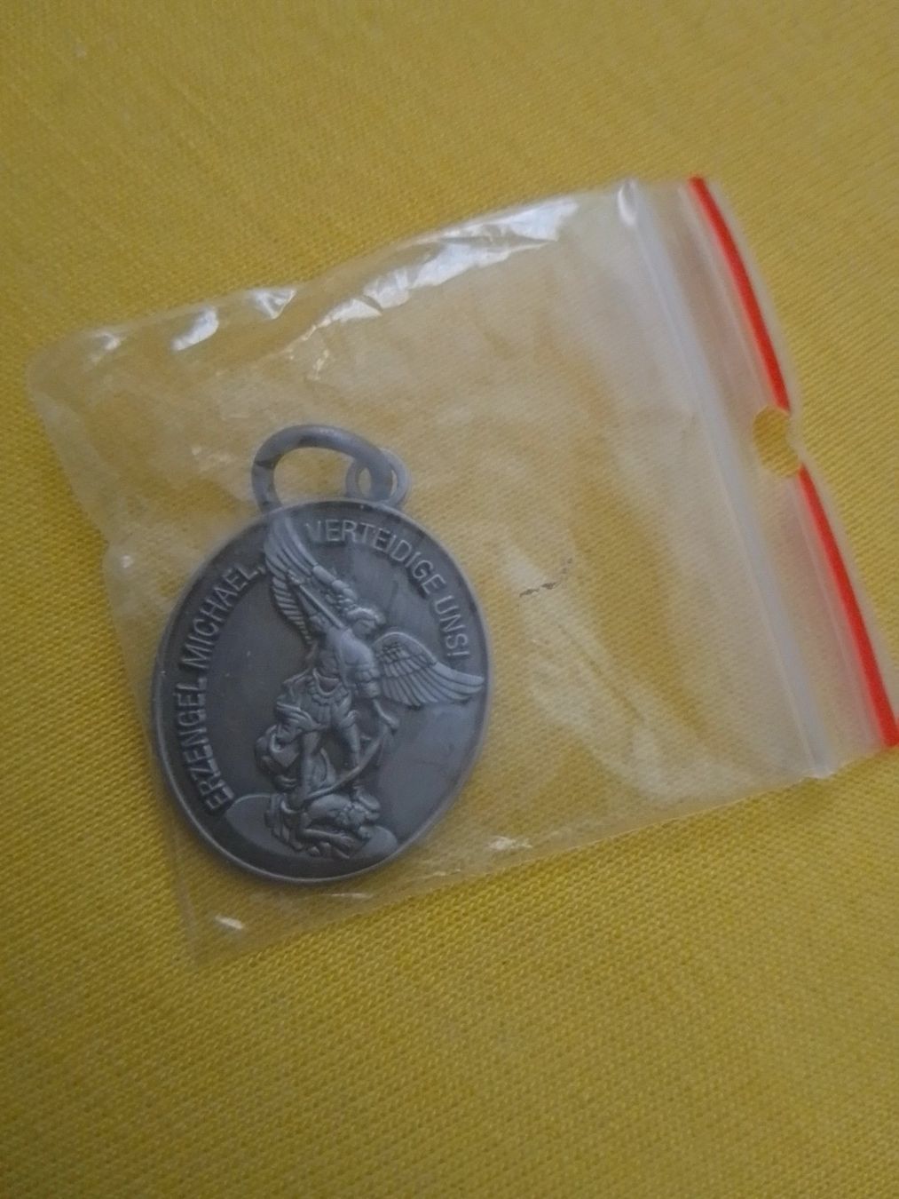 Anhänger: Medaillon Erzengel Michael, Bild Jesus – Neu und originalverpackt aus Weinfelden von PaterPio1968