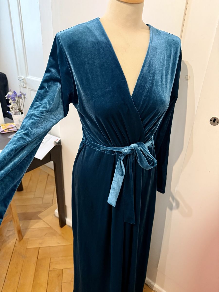 Kleider: Robe de soirée en velours – Neu und originalverpackt aus Le Locle von tchanatakoua 3