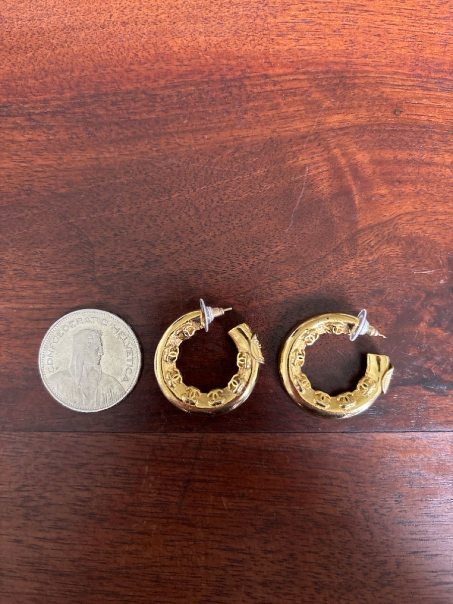 Chanel Ohrringe & -stecker: Tolle Chanel Creolen Ohrringe – Gebraucht aus Bern von agata89 2