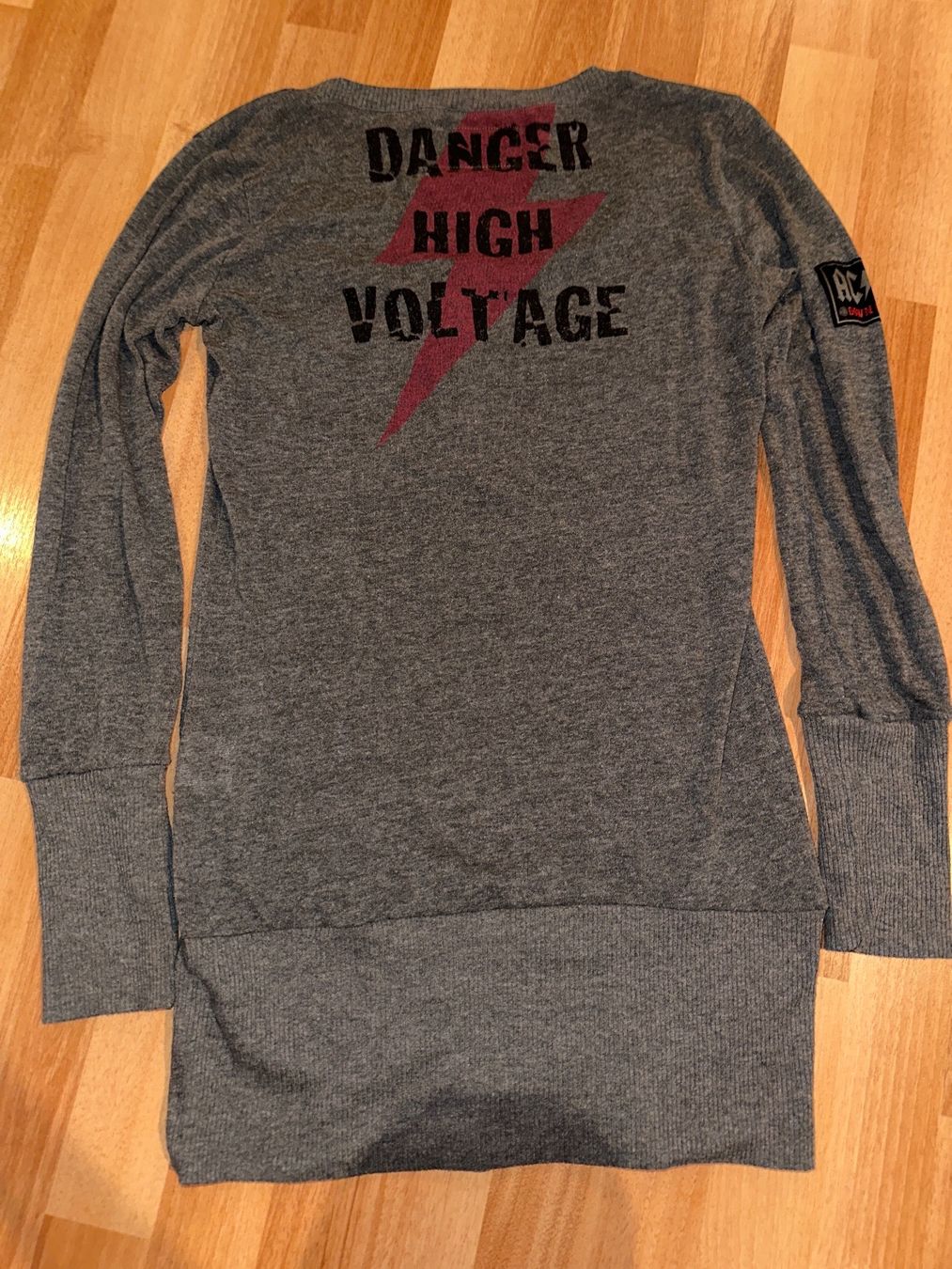 Pulls & Sweat-shirts: AC/DC Pullover Gr. L 2013 – D'occasion à St. Gallen par mai_zpt7 1