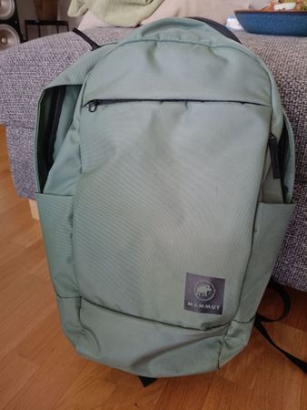 Mammut backpack green
