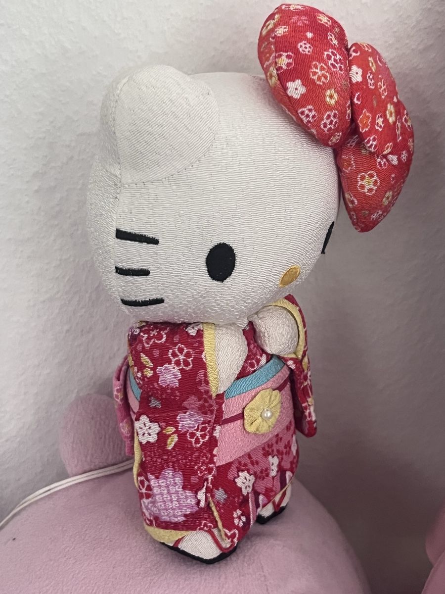 Hello Kitty Statuette: Hello Kitty Kimono 2012 doll – Usato da Le Grand-Saconnex venduto da Koko.hime_ 1