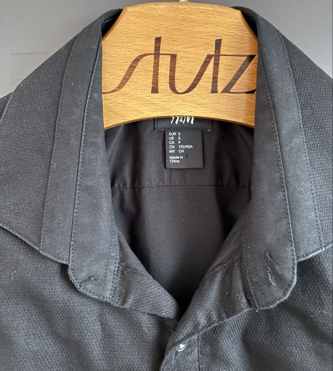 H&M Hemden: H&M Herrenhemd schwarz – Gebraucht aus Luzern von ale_v5qn 1