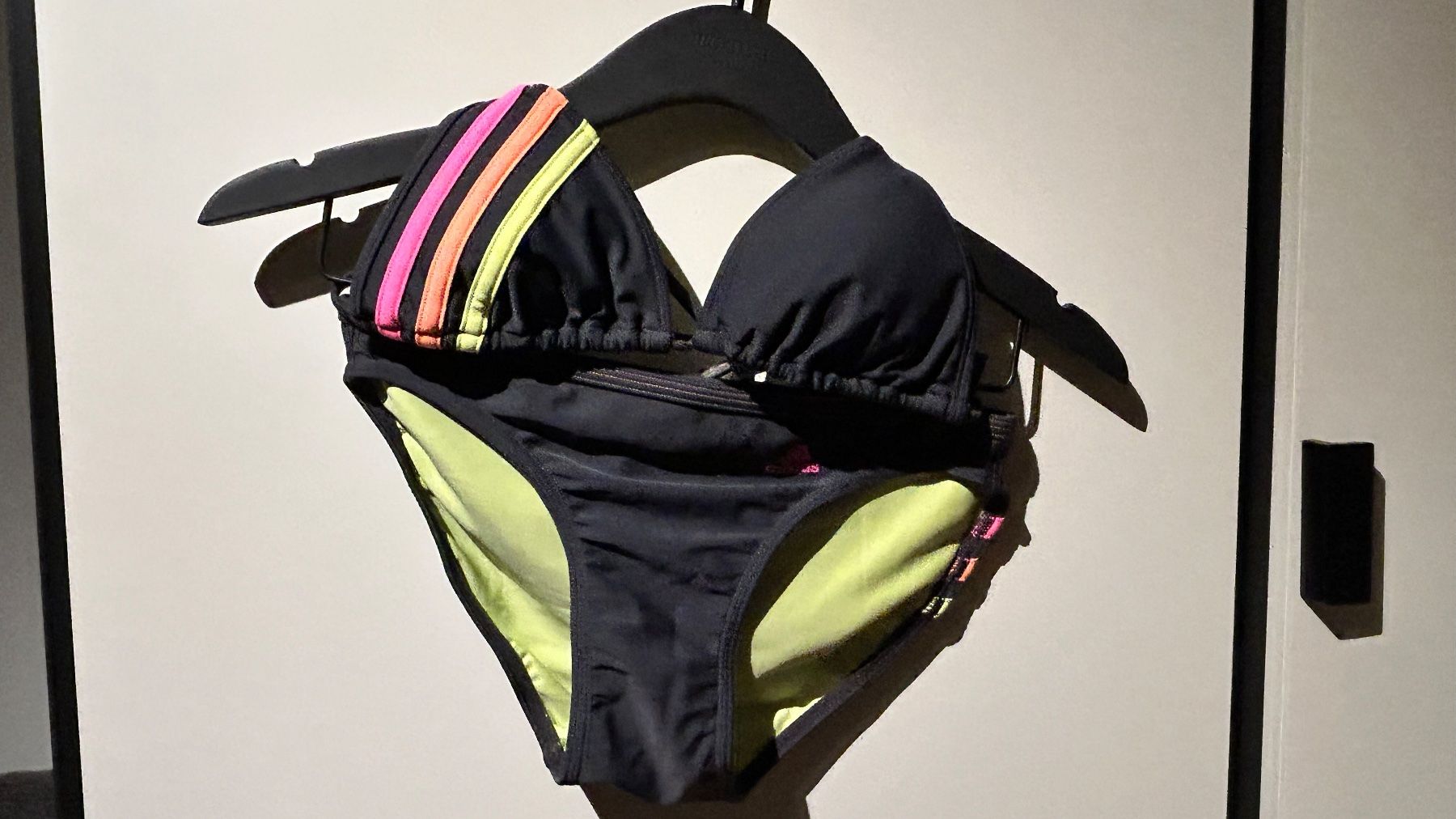 Adidas Badekleider & Bikinis: NEU Triangel Bikini Adidas, gr.34 – Neu (gemäss Beschreibung) aus Münchenstein von einElement