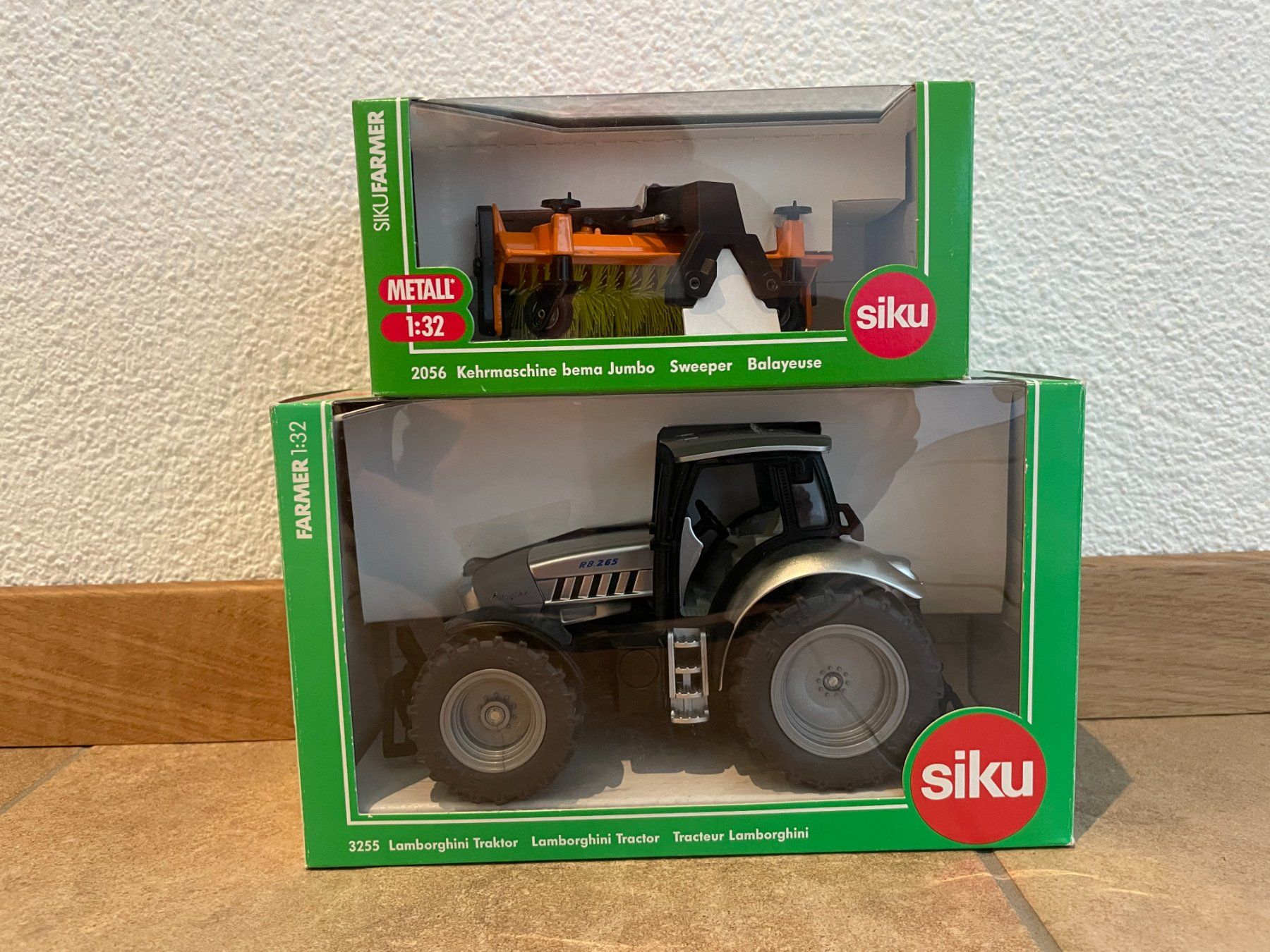 Lamborghini Traktoren: SIKU Lamborghini R8.265 mit Kehrmaschine – Neu und originalverpackt aus Kreuzlingen von Stefan1150 5