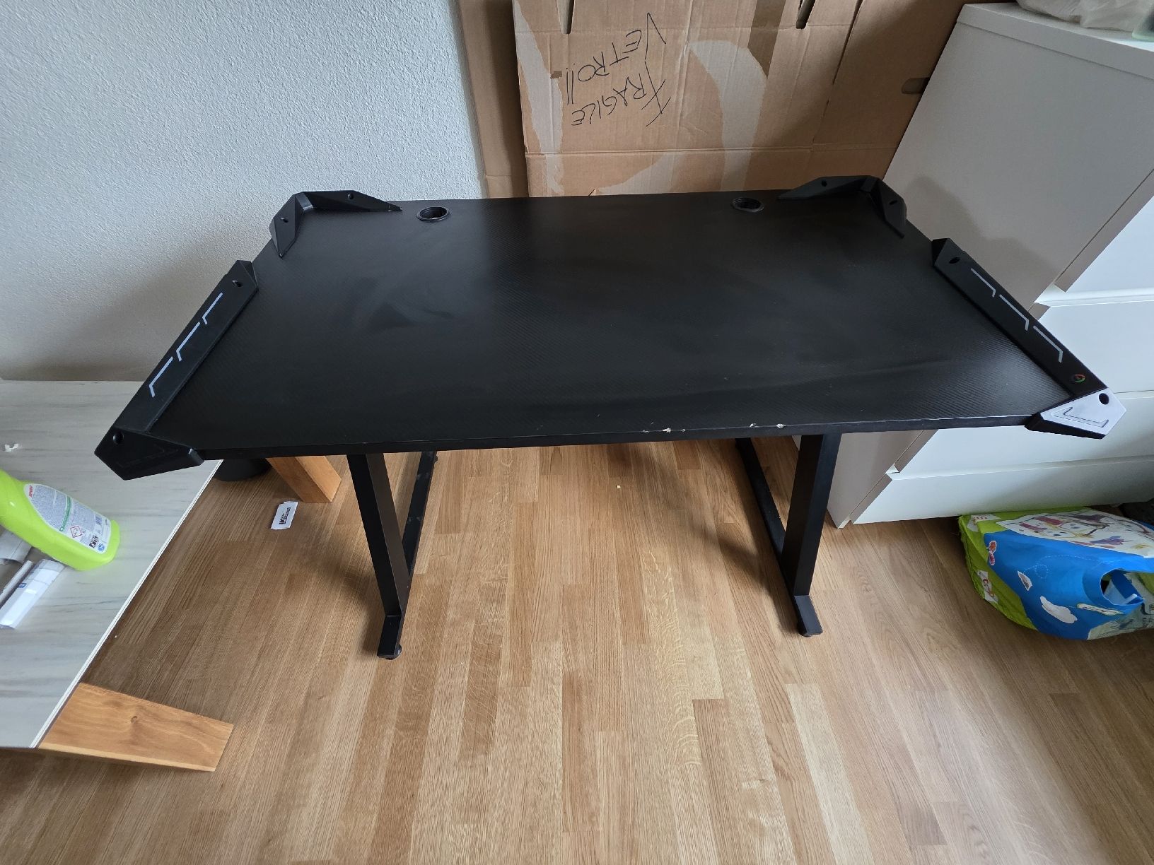 Schreibtische: Scrivania da gioco nera usata buon stato  – Gebraucht aus Steinhausen von puz_zt52