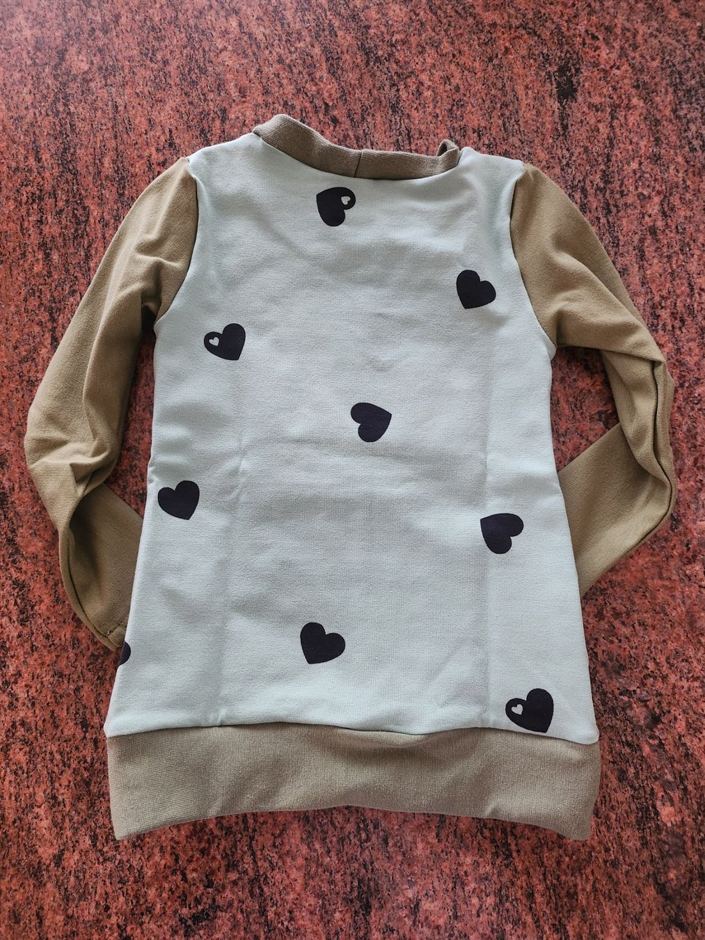 Maglioni & Felpe: olivgrüner Kinderpullover mit Herzen Gr. 80, neu, Handmade – Nuovo (secondo la descrizione) da Othmarsingen venduto da pao_2xld 1