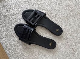 Pantoletten Fendi schwarz 39