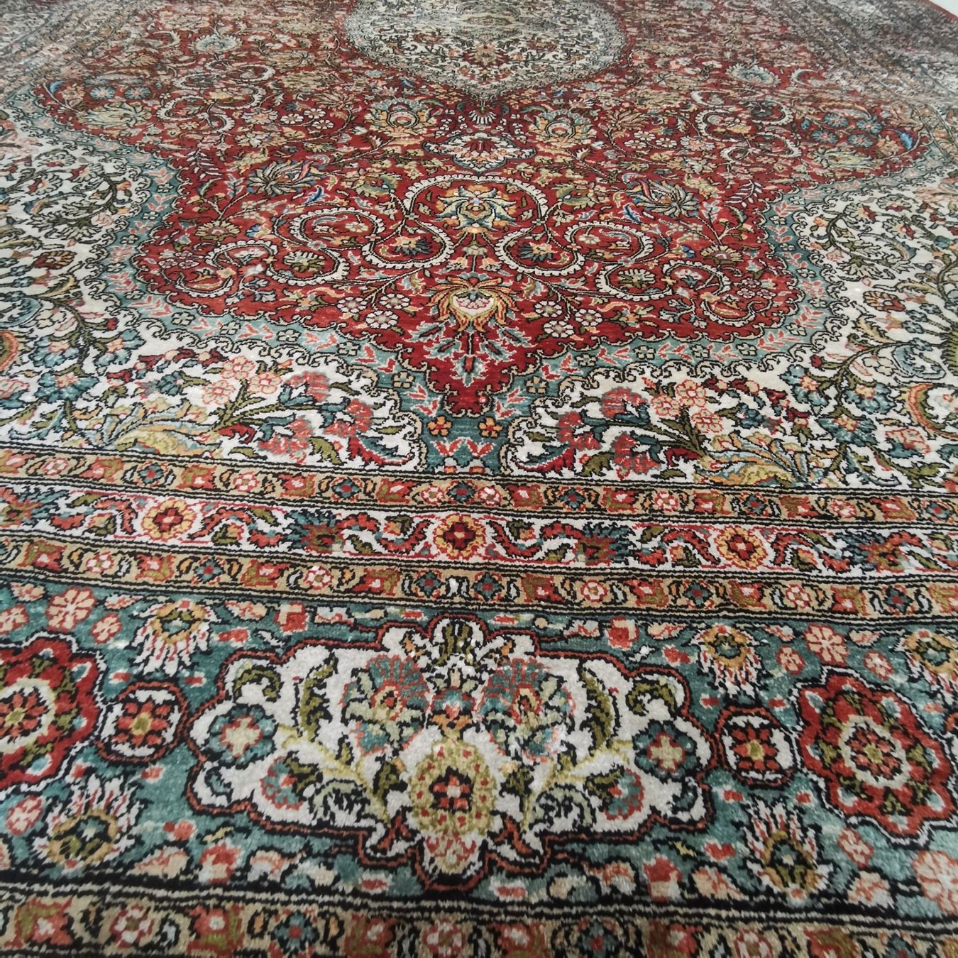 Tappeti: Medallion Seiden Orientteppich – Usato da Dübendorf venduto da Babyl2945 2