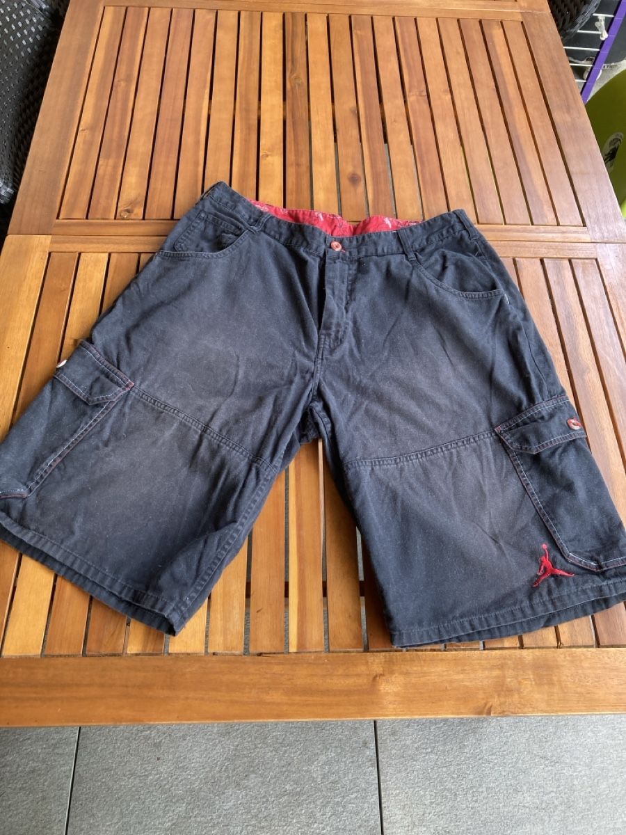 Nike Hosen: Short Jordan jeans – Gebraucht aus Hombrechtikon von Steph.