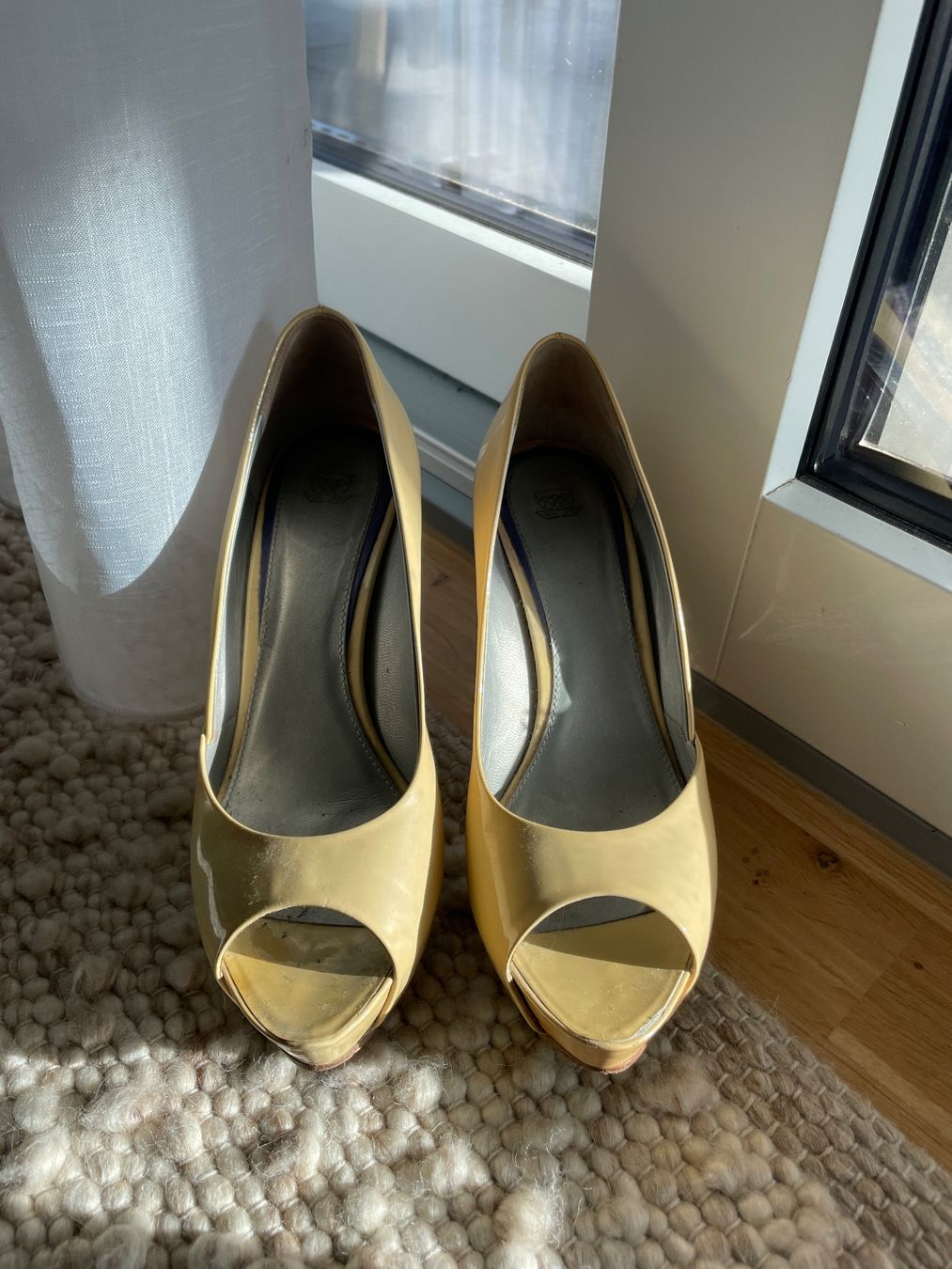 Navyboot Scarpe da donna: Navyboot Pumps in Butter Yellow – Usato da Einsiedeln venduto da loubi02