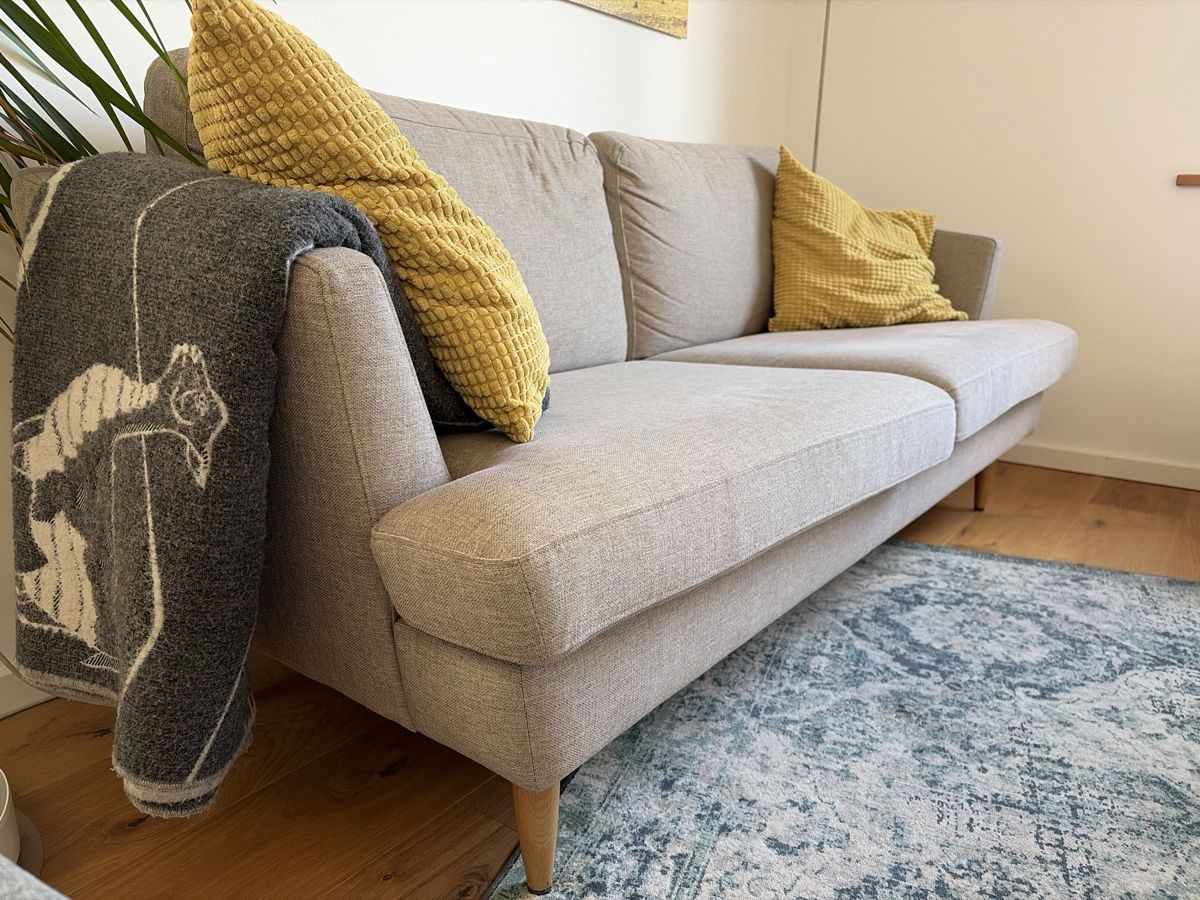 Divani: Sofa 3-Sitzer hellgrau guter Zustand 200x85cm – Usato da Augst BL venduto da faebeli85 1
