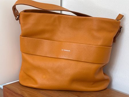 Okerfarbene Handtasche Hobo von “Le Tanneur”