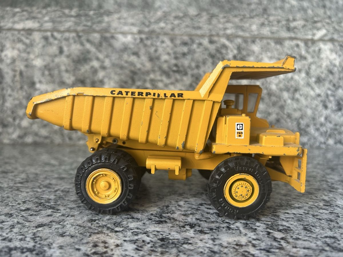 Caterpillar Kit di modellismo & Modellini statici: Caterpillar 769 , 1:50, Gescha – Usato da Horw venduto da Tigercat635 2