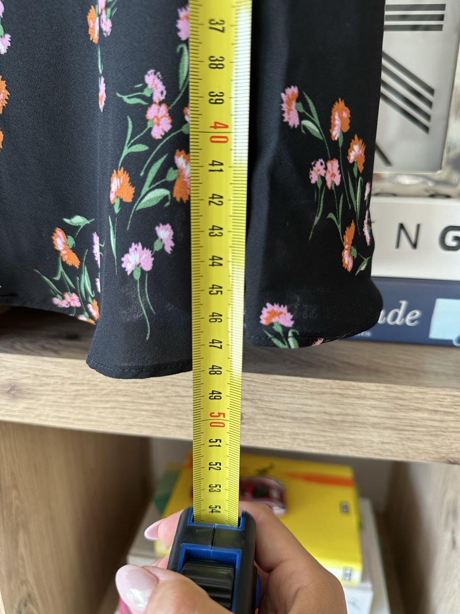 Gonne: Jupe noir fleurs 38 – Nuovo (secondo la descrizione) da La Croix (Lutry) venduto da secondhandZara 4