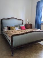 Doppelbett im französischen Stil mit Matratze