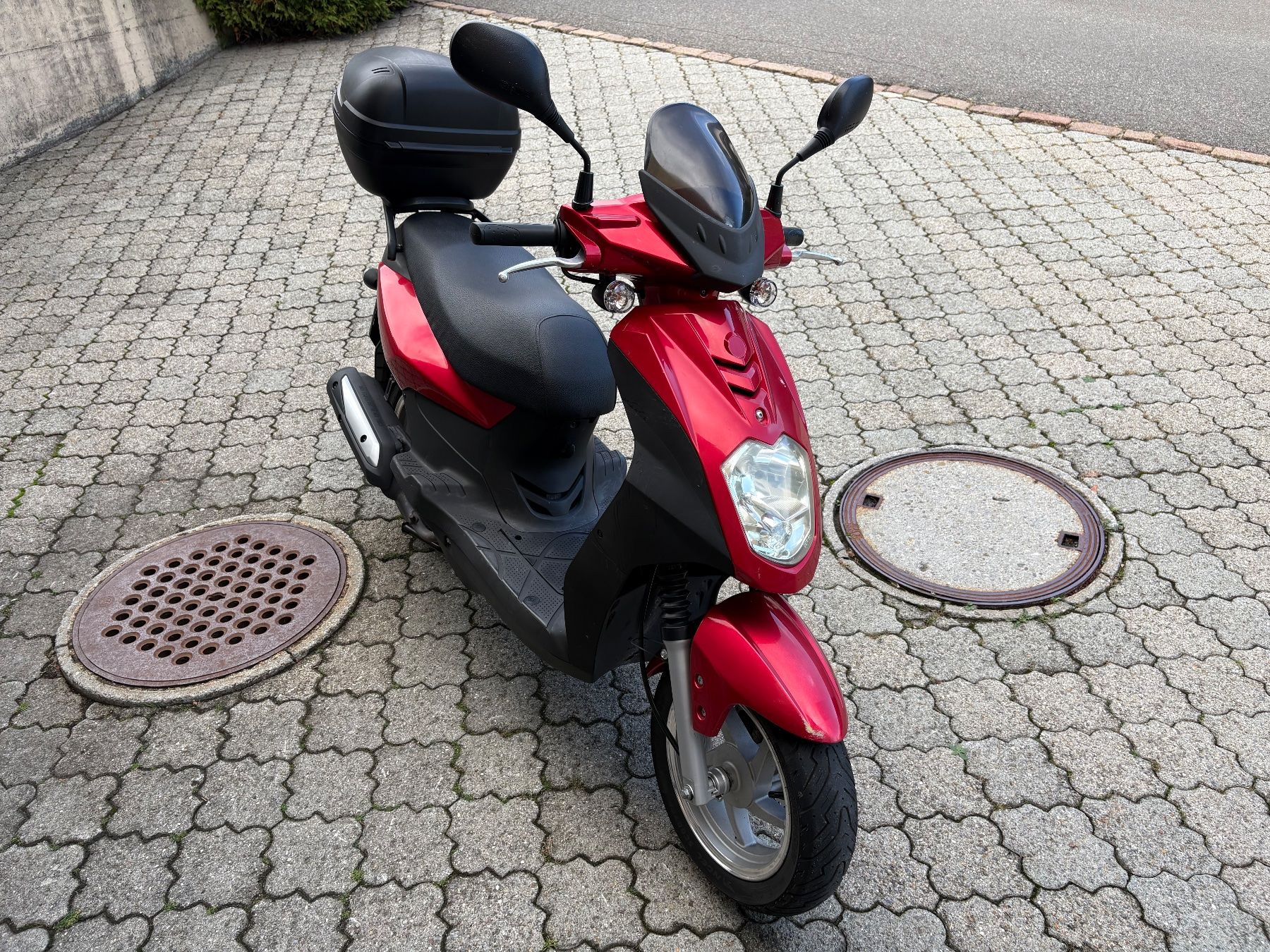 Sym Scooters: Roller SYM Orbit 125 ab Fr. 1.- – Gebraucht aus Einsiedeln von E-Street 1