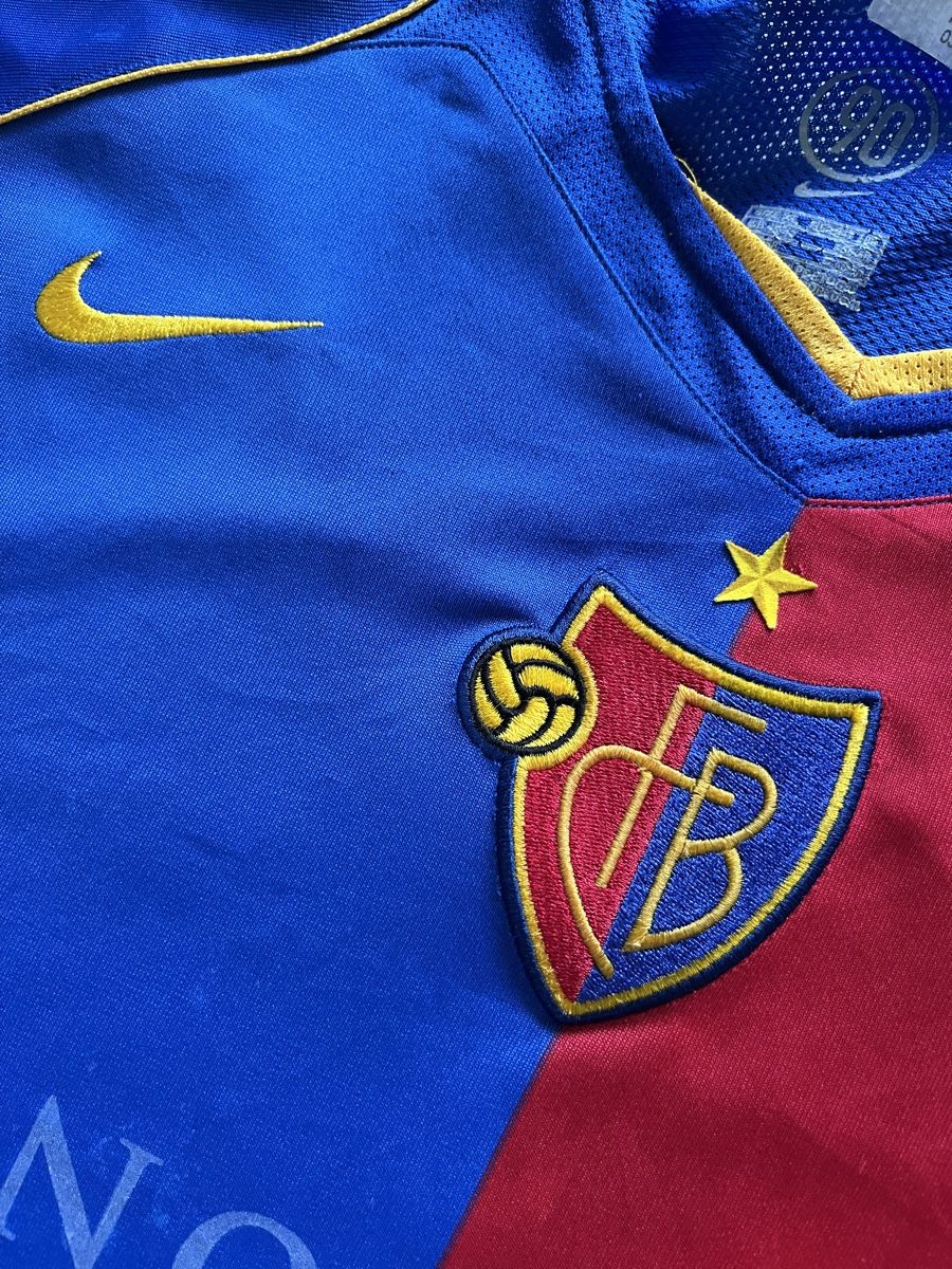 Nike Leibchen & Hosen: Fc Basel Nike Trikot FCB – Gebraucht aus Füllinsdorf von  3