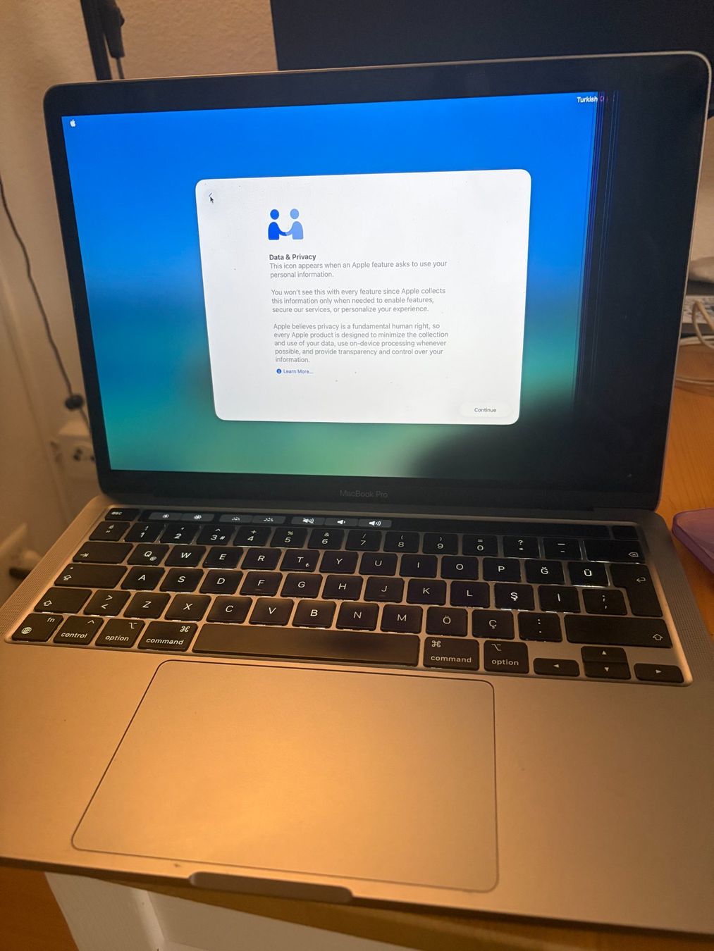 Apple Notebooks: MacBook Pro 2020 M1 mit 10 % schwarzem Bildschirm – Defekt aus Zürich von ylm_8v8r 1