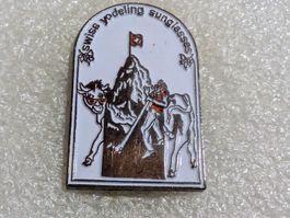 Ansteckpin 202: Swiss Yodeling Sunglasses