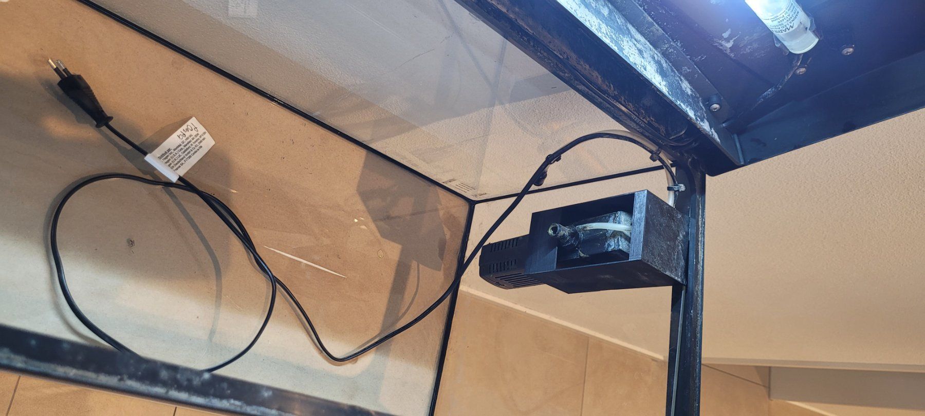 Dennerle Aquarium: Aquarium Marina 54L + Robust & Elegantes Möbel – Gebraucht aus Sevelen von Raggaci 4