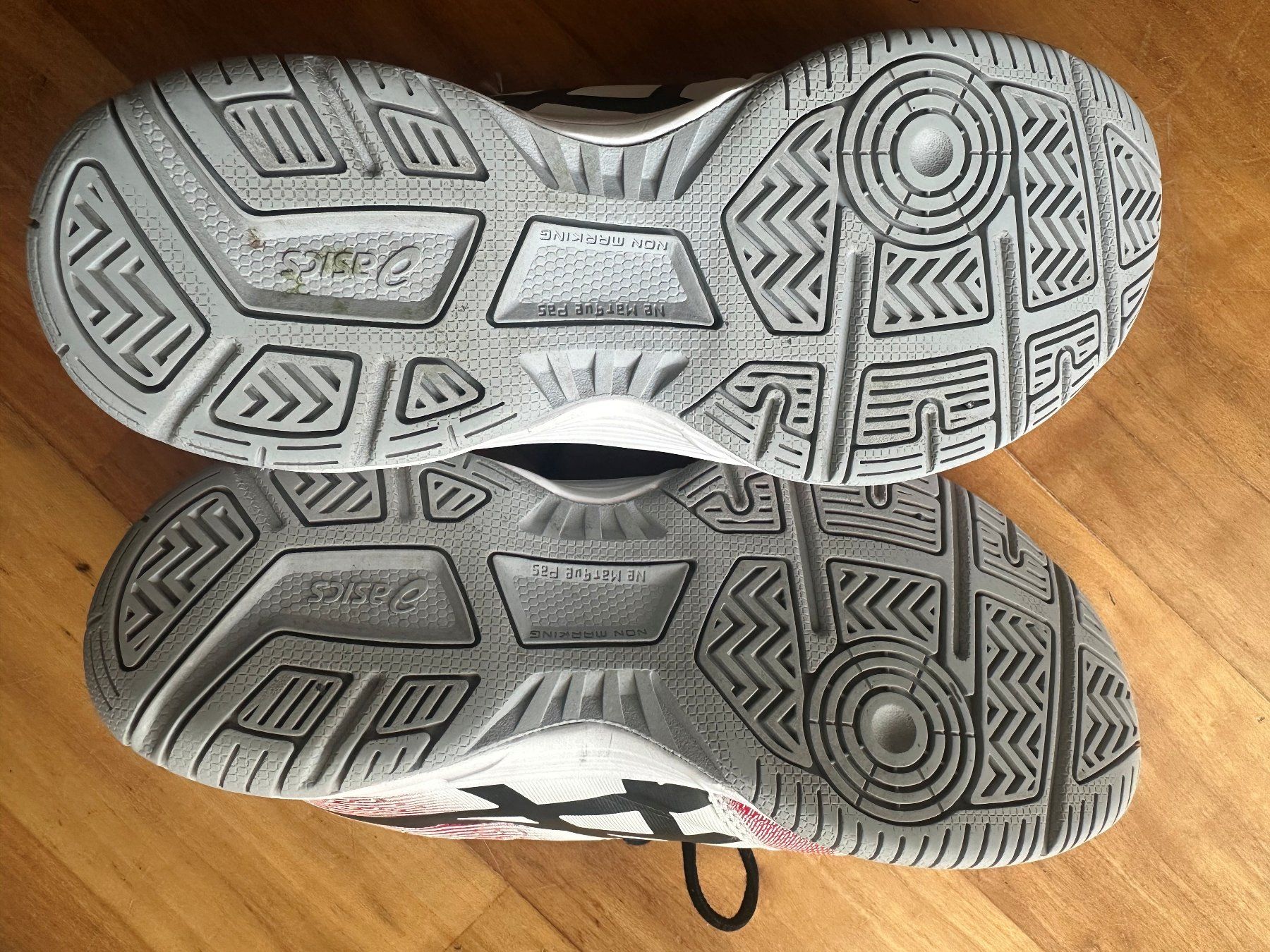 Asics Scarpe per ragazze: Volleyball Turnschuhe / Hallenschuhe – Usato da Sursee venduto da Romana6 1