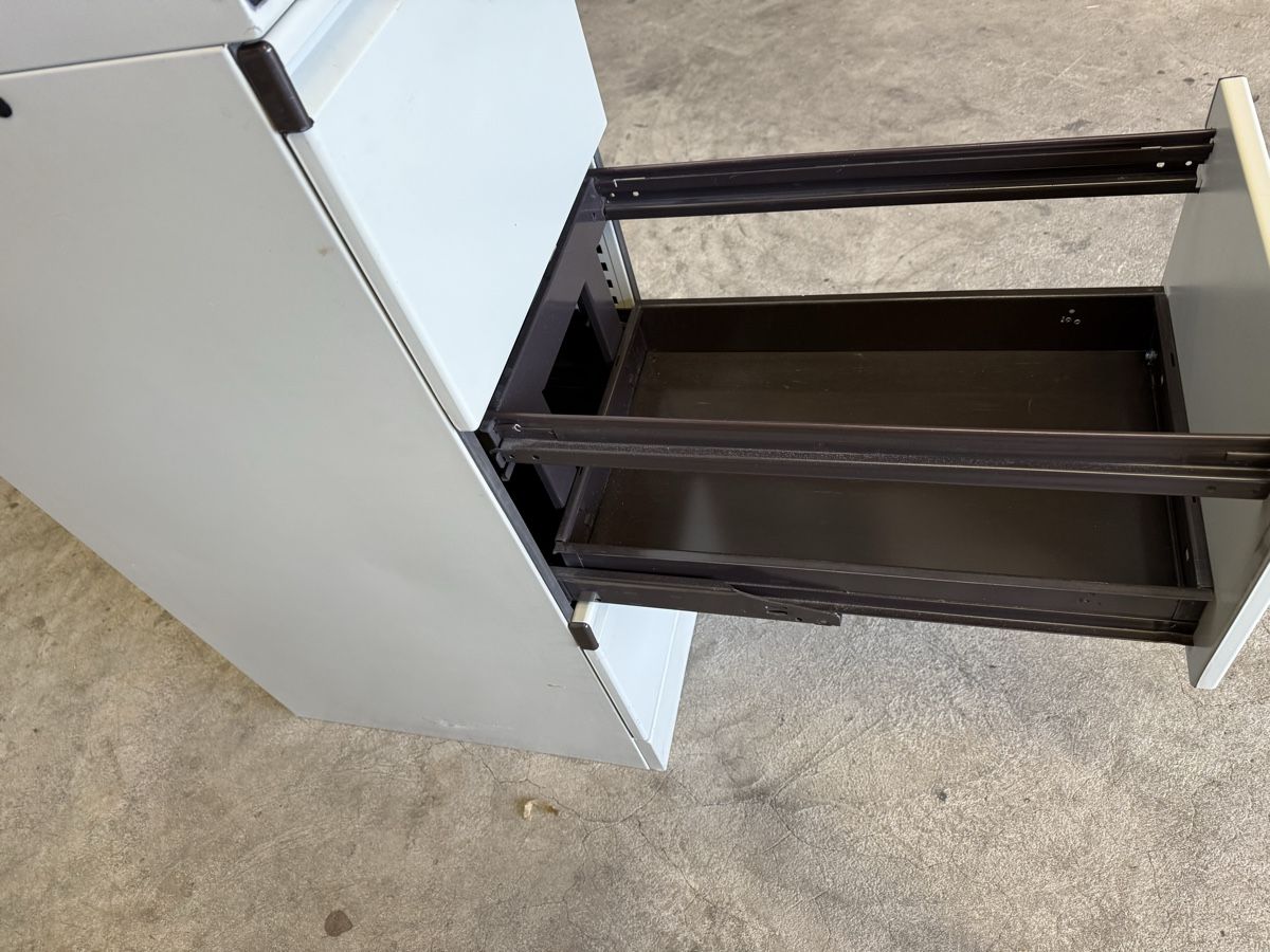 Armoires: Aktenschrank – D'occasion à Horriwil par Carrera68 2