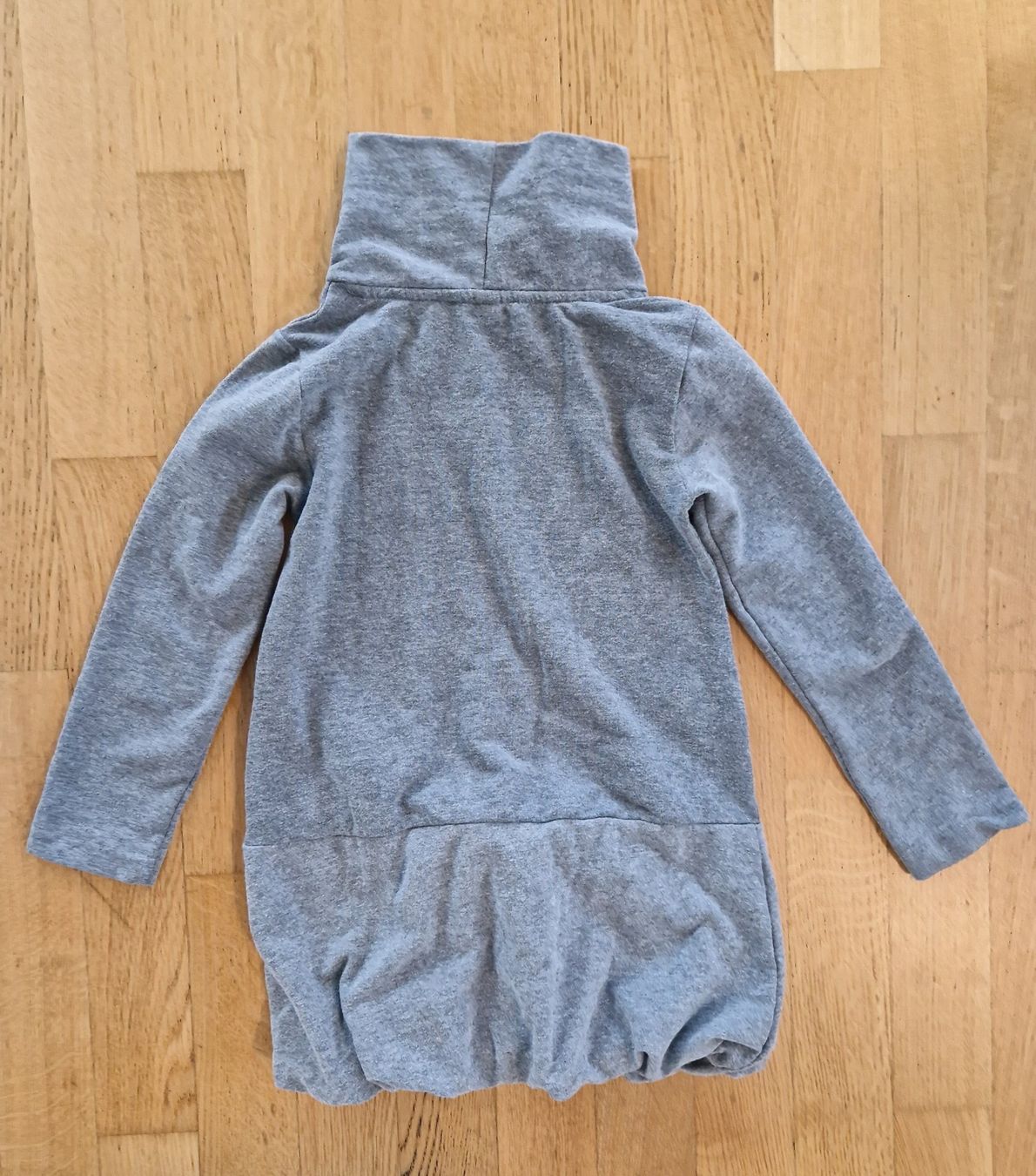 Pulls et sweat-shirts: Pullover (lang), Gr. 122 – D'occasion à Glattpark(Opfikon) par dememora 1