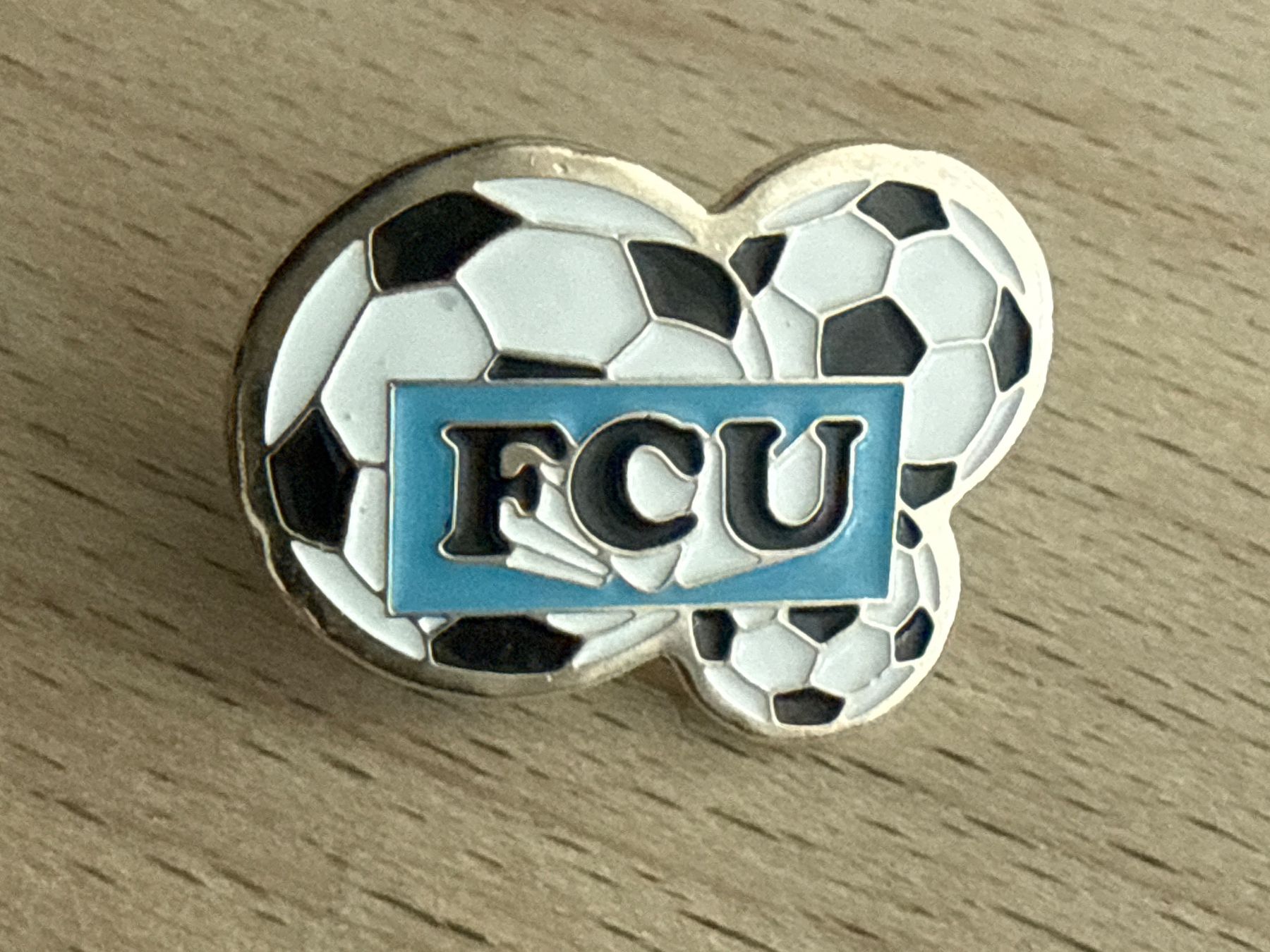 Placchette & Badge: Pin FCU – Usato da Glattbrugg venduto da Schweigmatt