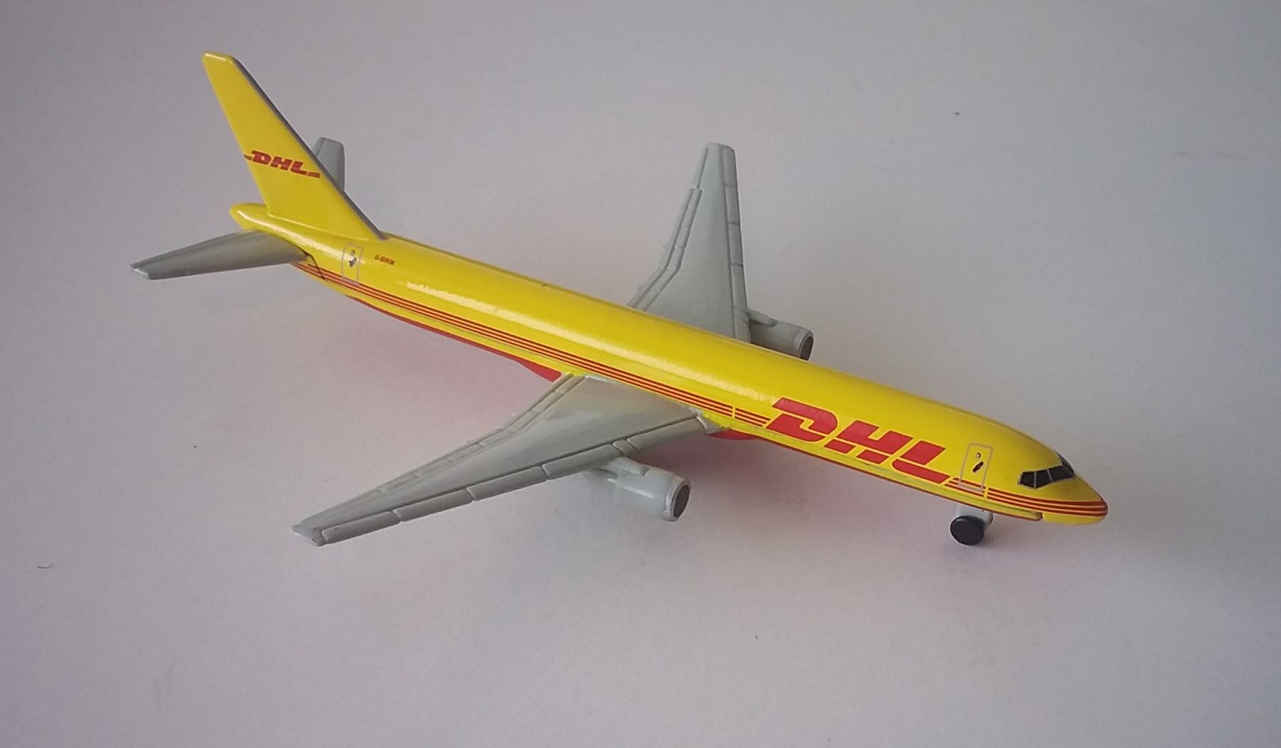 Boeing Modellbausätze & Standmodelle: Flugzeugmodell DHL Boeing 757 mit Originalverpackung – Gebraucht aus Hunzenschwil von rotebaer 3