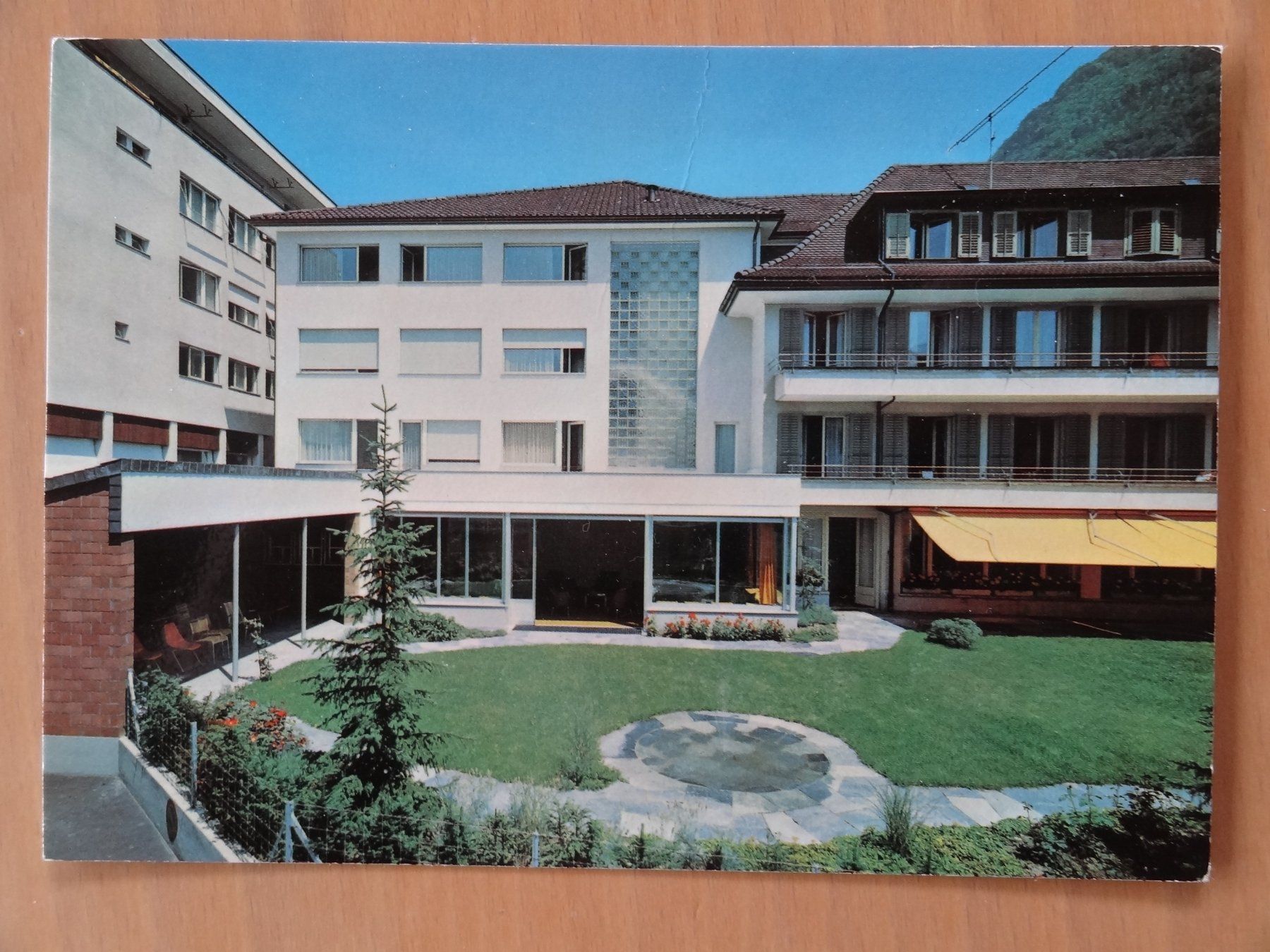 Cartoline postali: Gersau - Erholungsheim Hof - SZ - 1983 – Usato da St Léonard venduto da Riglin