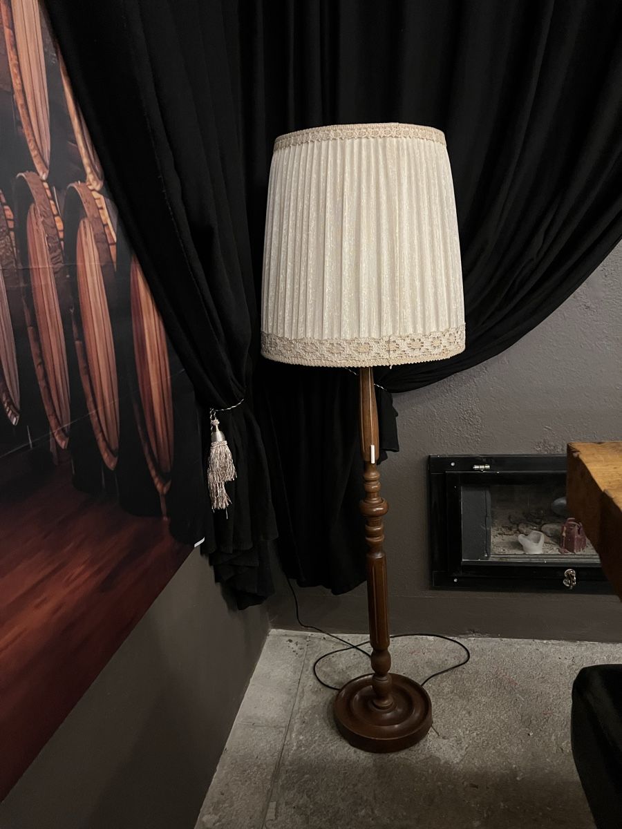 Lampen: Stehlampe klassisch mit Stoffschirm braun gebraucht – Gebraucht aus Schlossrued von kry_fwz6