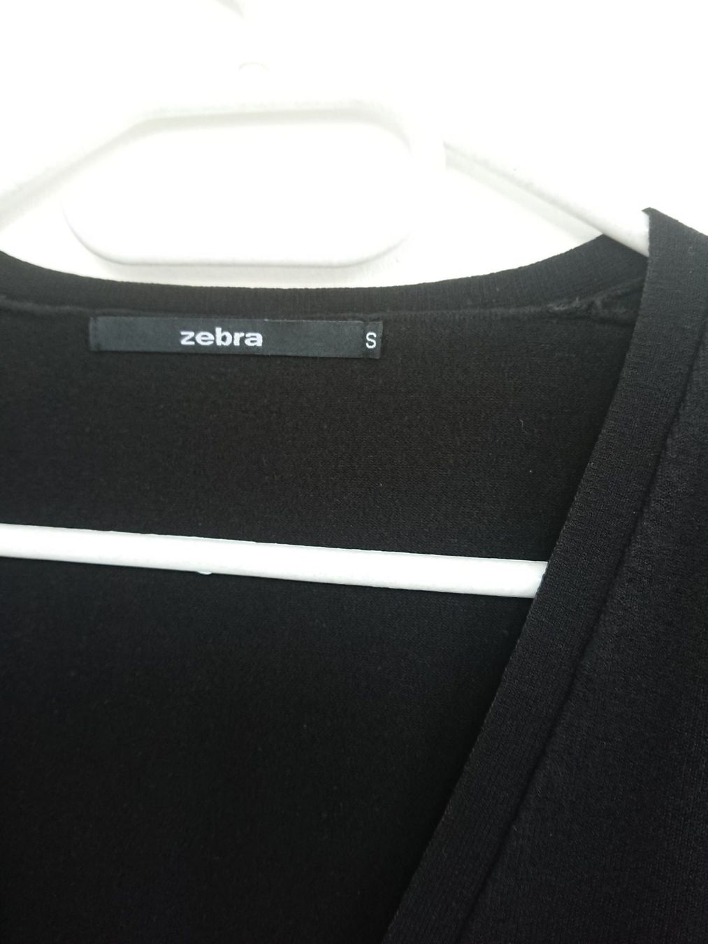 Zebra Pullover & Sweatshirts: Damen Pullover Zebra Gr. S Schwarz mit tiefem V-Ausschnitt – Gebraucht aus Hallau von CHACLA 1