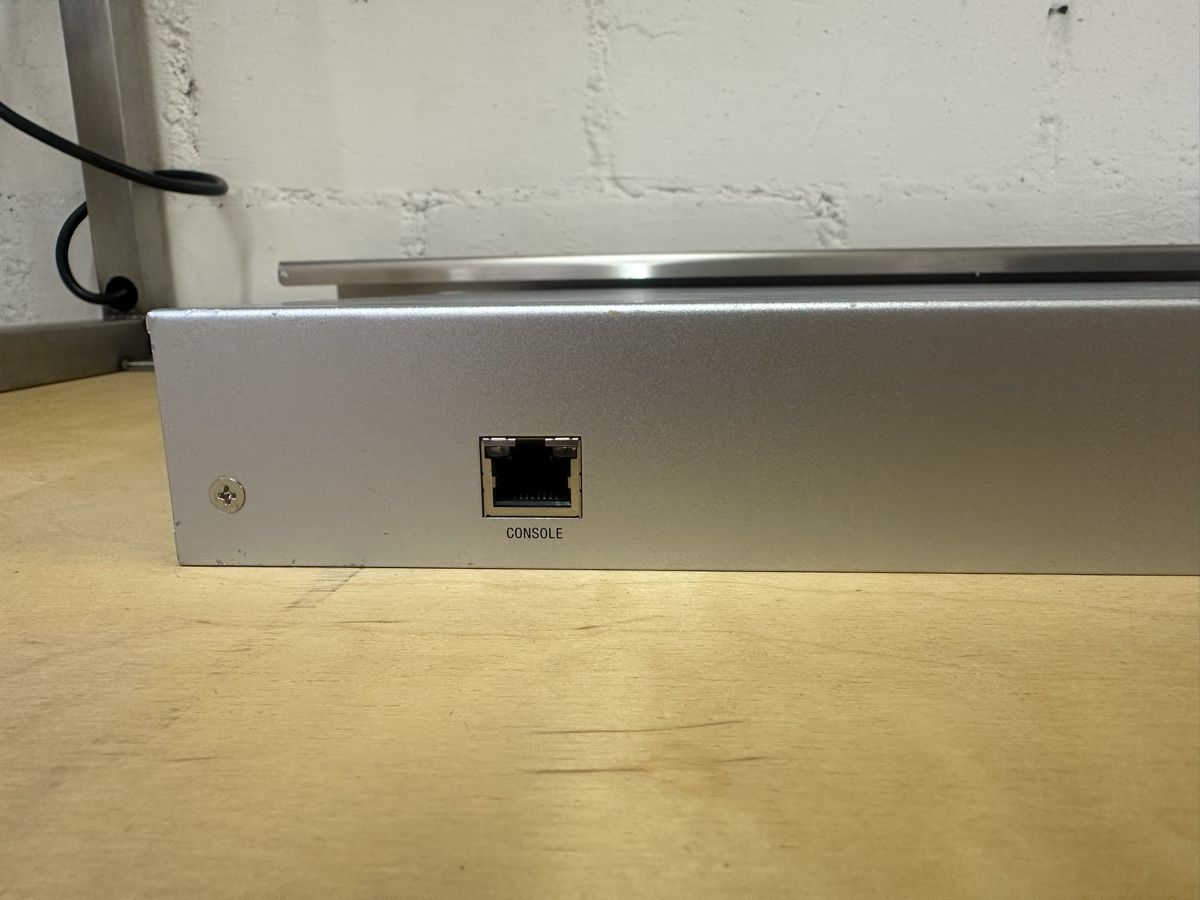 Ubiquiti Hub & Switch: UniFi Switch 24 PoE 250W | 24 Port Switch – Usato da Luzern venduto da FrankGroebel 4