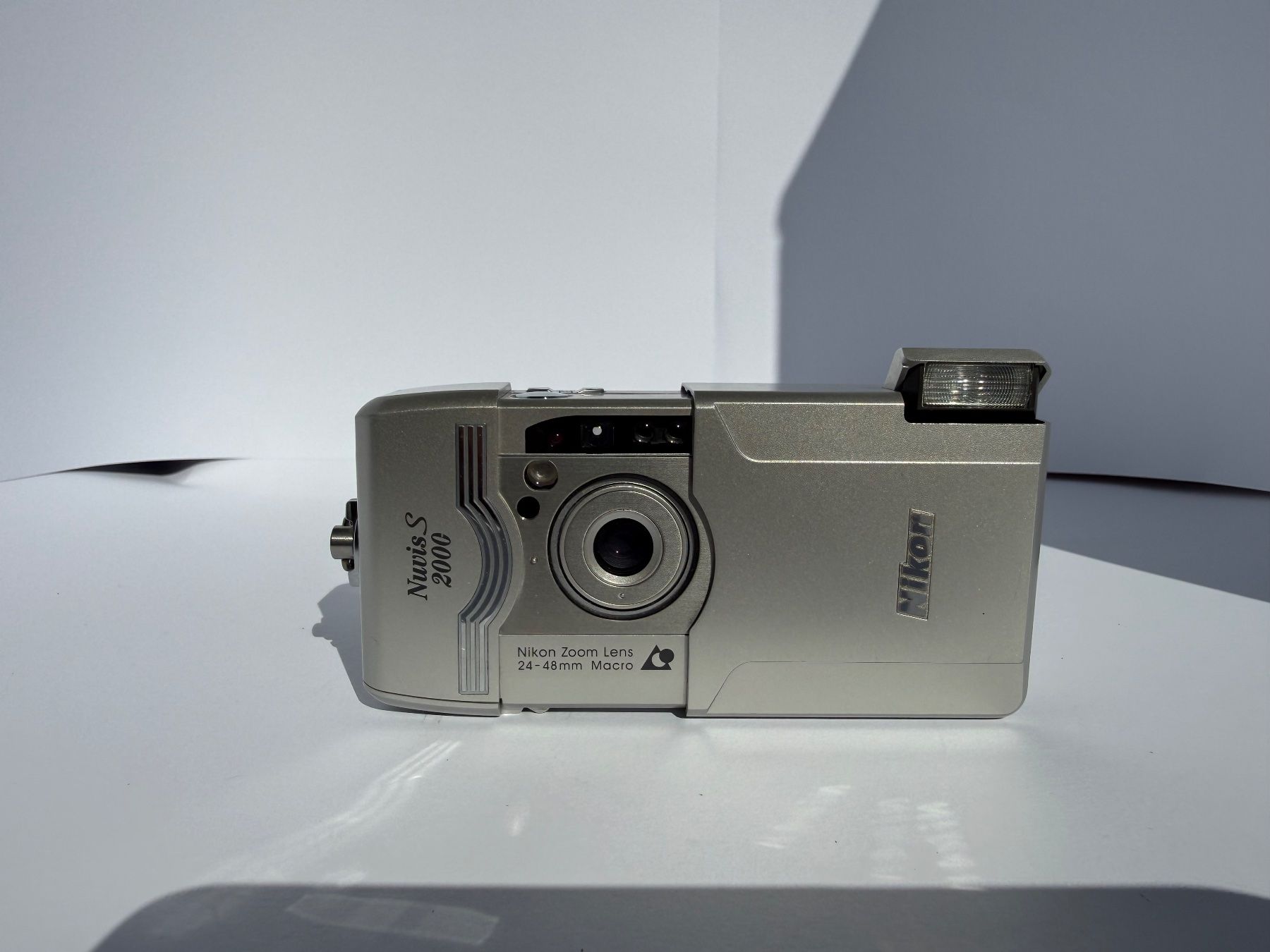 Nikon Kamera: Compact Nikon Nuvis S 2000 (Format APS) + Zoom 24-48mm Macro – Gebraucht aus Marin-Epagnier von EagleOne