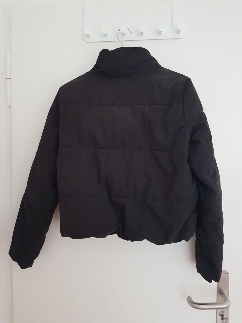 Only Jacken: Schwarze kurze/cropped Winterjacke Grösse M – Gebraucht aus Bern von melaniezurbuchen 1