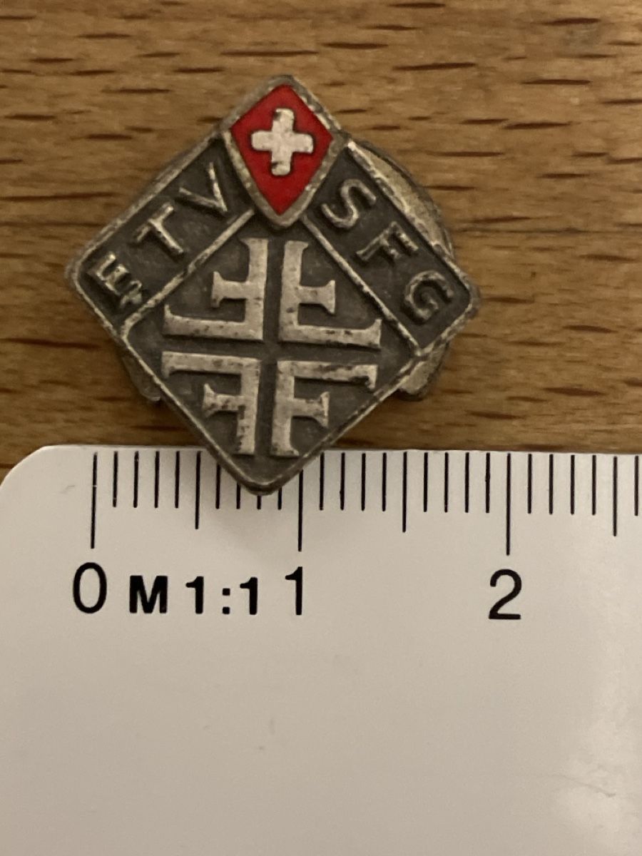 Placchette & Badge: Anstecknadel F.T.V. und S.F.G Schweiz – Usato da Erlenbach im Simmental! venduto da Simmentaler-Perlen 2