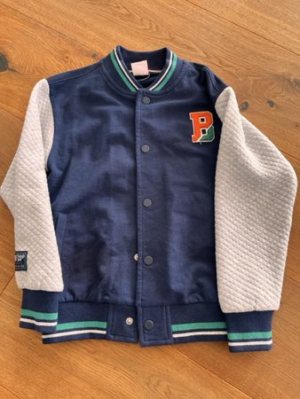 Coole College Jacke Gr. 122 für kleine Sportler im Herbst