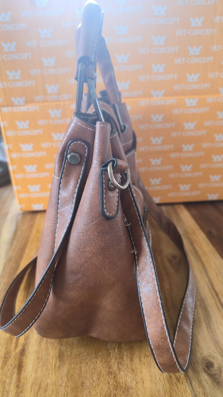 Borse da donna: Ledertasche – Usato da Hinwil venduto da Wo-ma14 1