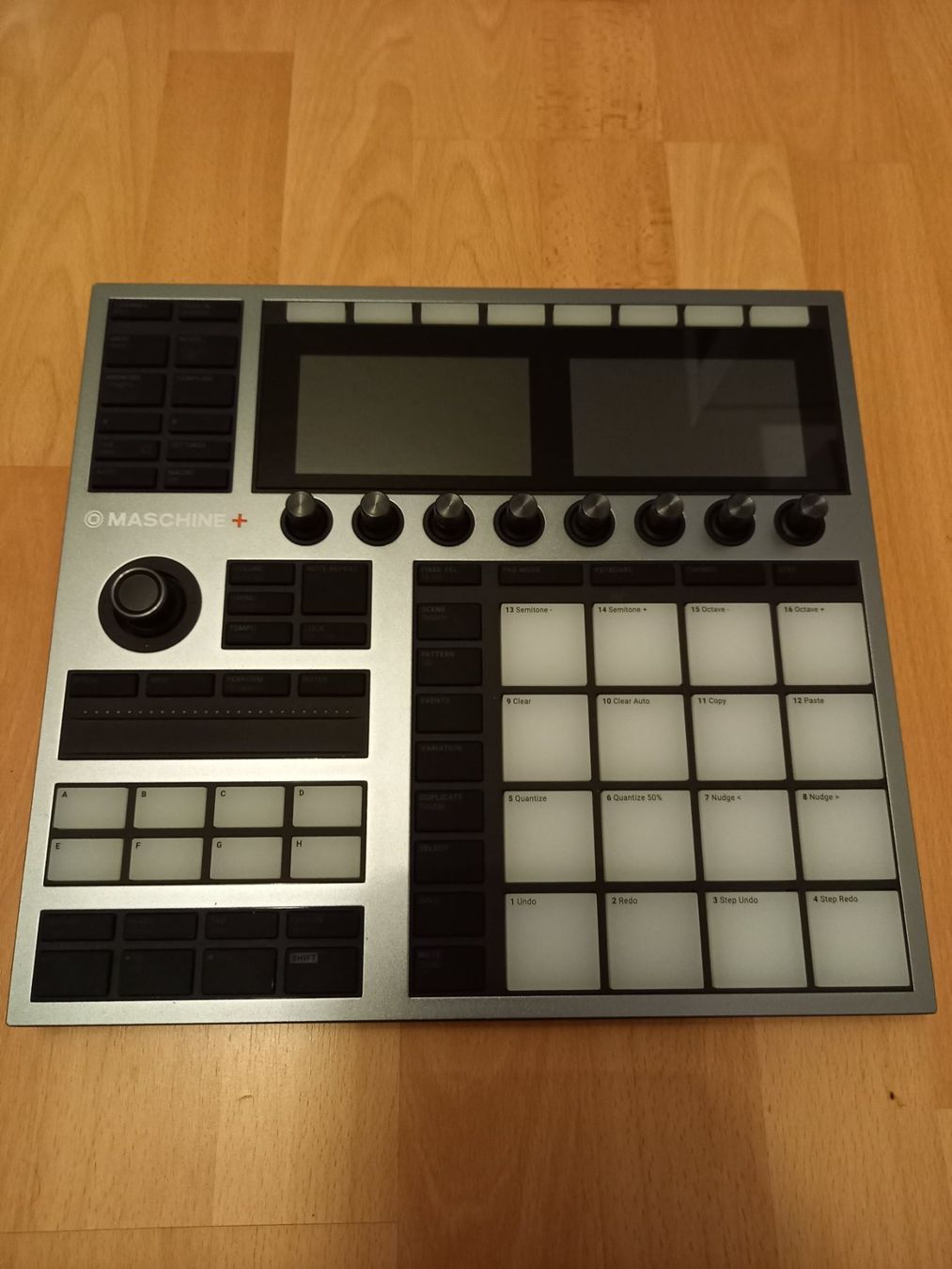 Musikinstrumente: Maschine Plus Native Instruments + 128GB SD Card – Gebraucht aus Winterthur von