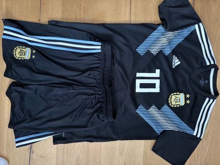 Argentinien Messi Trikot und Shorts beides Gr M