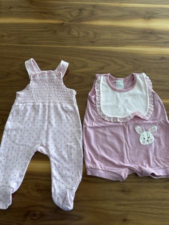 Baby Kleidung 2 Teile Strampler Latzhose Body Grösse 56/62 