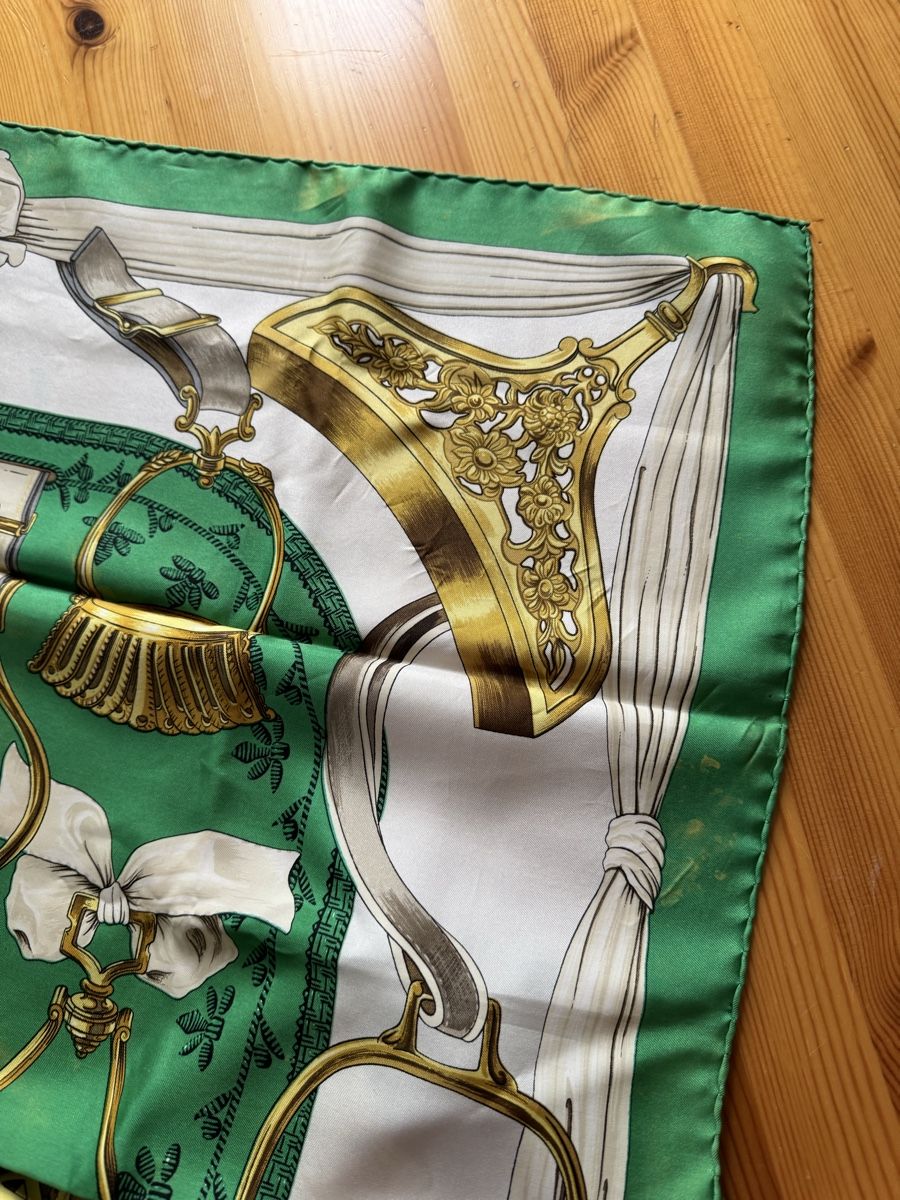 Hermès Foulards, Tücher & Schals: Carré Hermès Etriers en soie – Gebraucht aus Vésenaz von Angela.C3 6