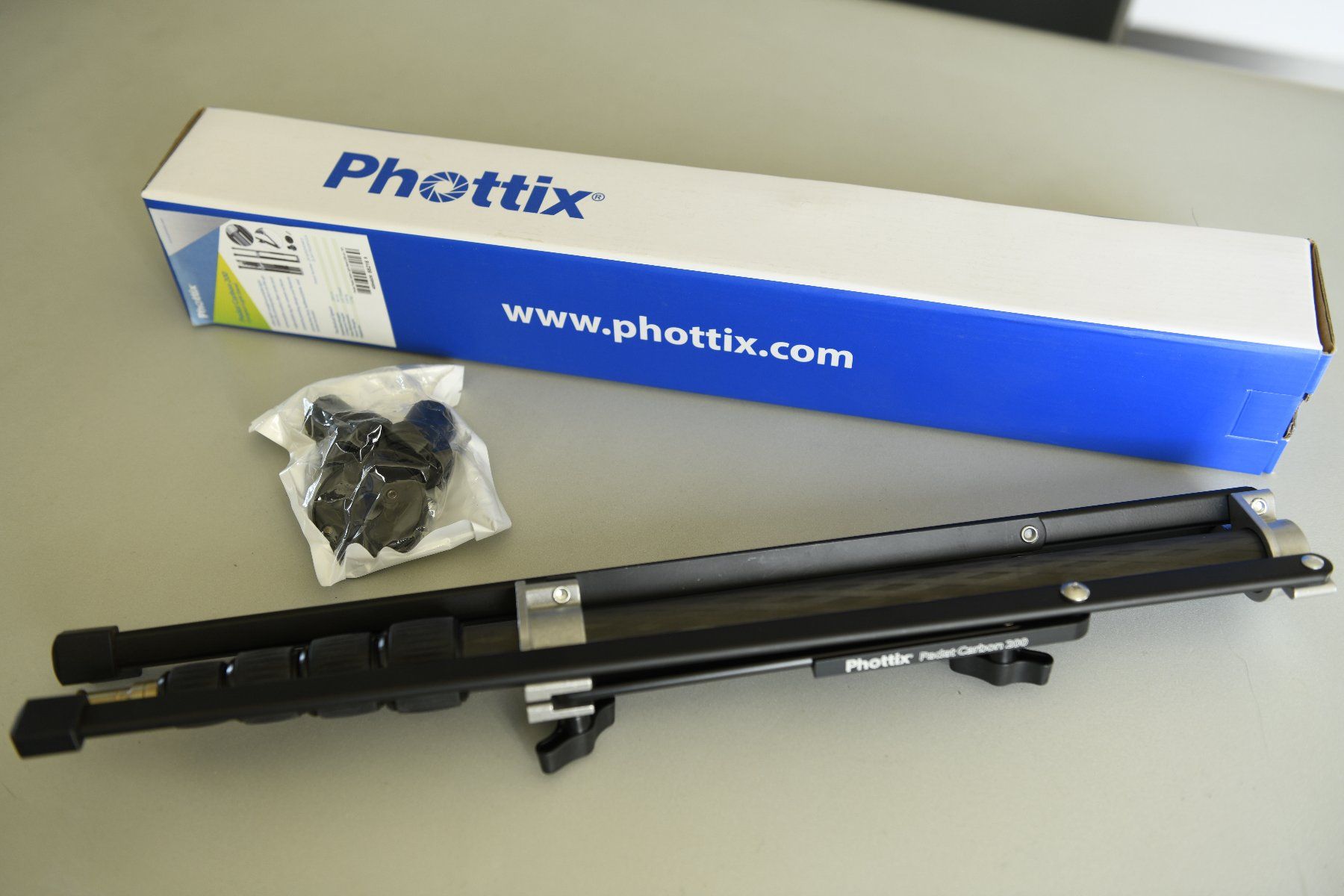 Treppiedi & Teste: PHOTTIX PADAT Karbon Blitzstative / Tripode pour Flash – Usato da La Tour-de-Peilz venduto da frog59