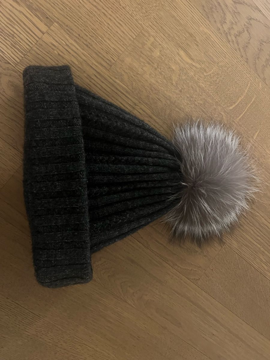 Copricapi, berretti & cappellini: Strickmütze mit abnehmbarem Echtfell-Pompon – Usato da Ebmatingen venduto da dartim 1