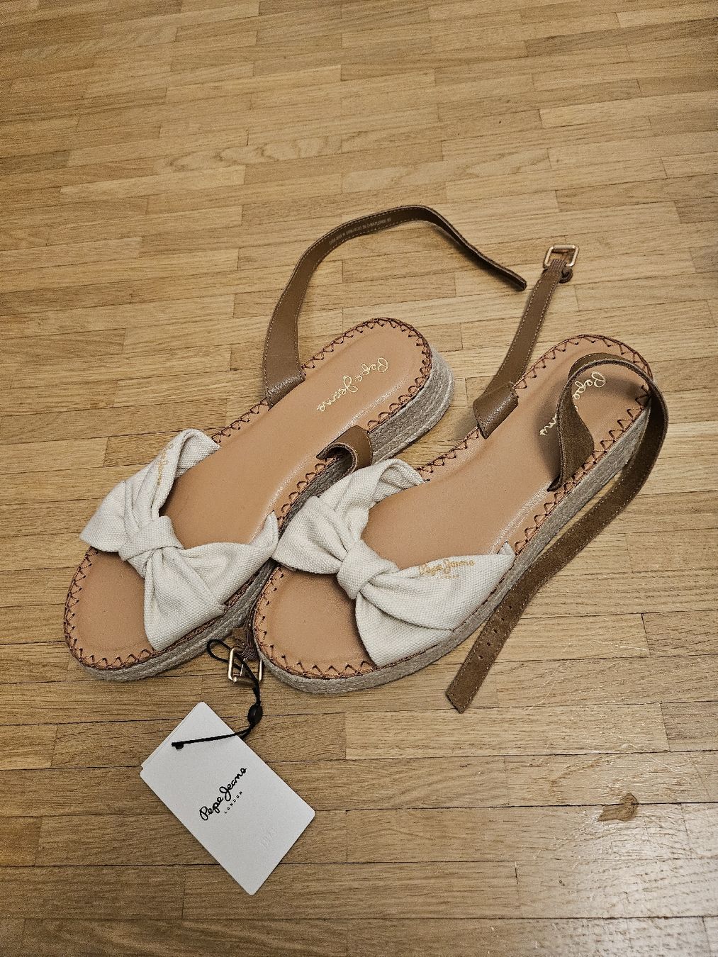 Pepe Jeans Scarpe da donna: Sandales Pepe Jeans neuves – Nuovo e nell'imballaggio originale da La Tour-de-Peilz venduto da mar_2r26