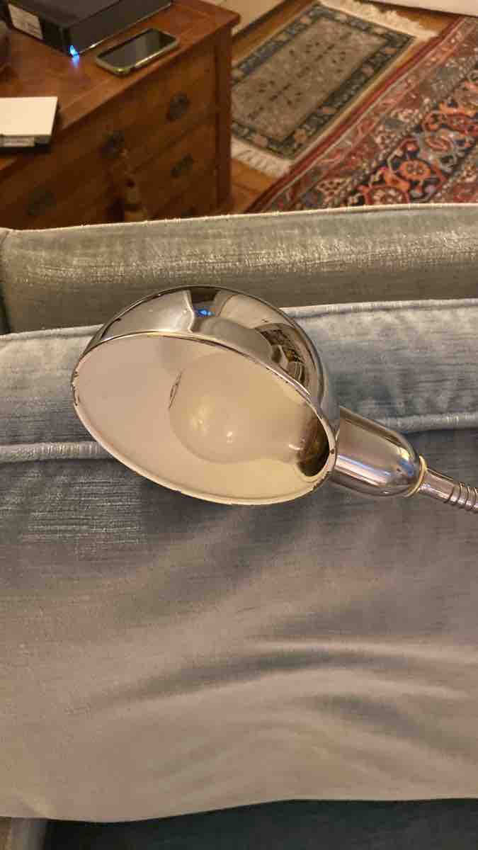 Lampade: Funktionierende Tischlampe mit Klemmfuss silberfarben – Usato da Oberwil BL venduto da hr237 1