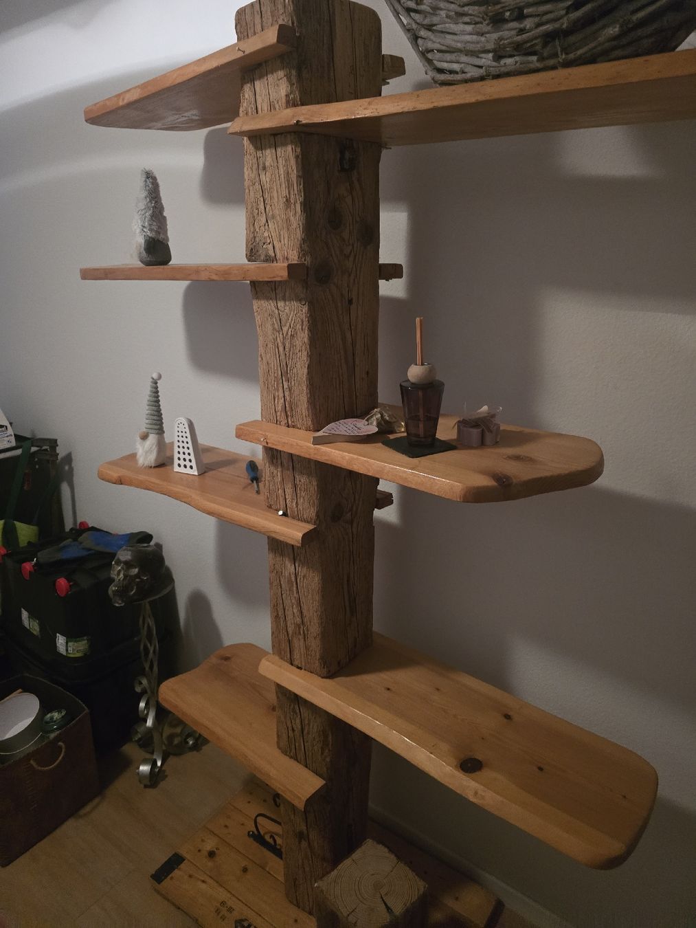 Articoli in legno: Möbel kunst – Usato da Schönenwerd venduto da Wacki61