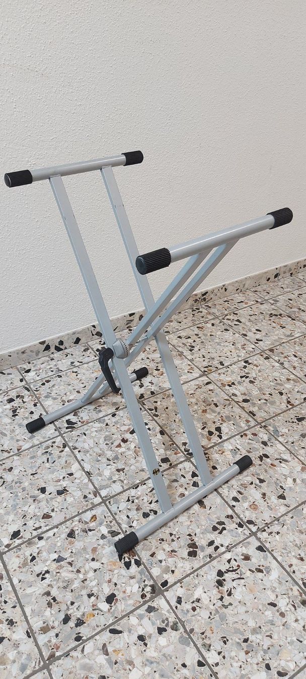 Strumenti musicali: BSX keyboardständer silber doppelrohr – Usato da Glattbrugg venduto da Swissmusik 1